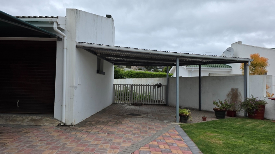 3 Bedroom Property for Sale in Fraaiuitsig Western Cape